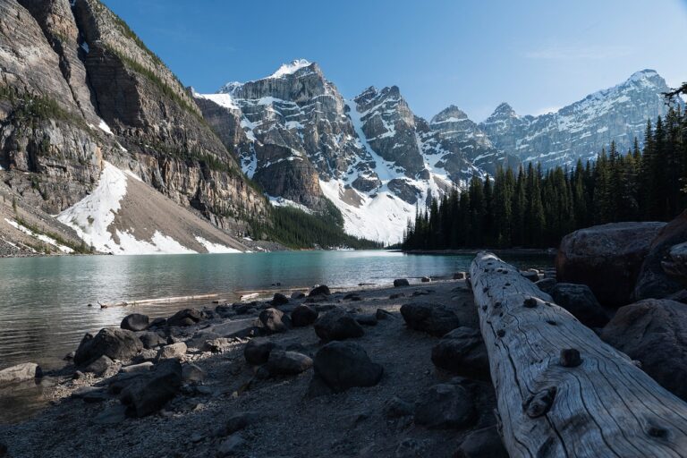 lake, mountains, alberta-4697441.jpg